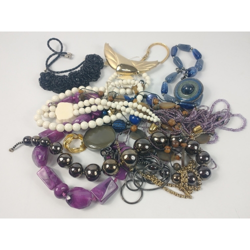 52 - A large bag of costume jewellery, mainly bead necklaces#55