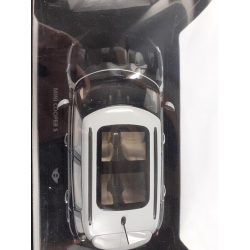 283 - BMW MINI COOPER S Promotional model. BMW Group Germany, Made In China 1:18 scale. Complete in origin... 