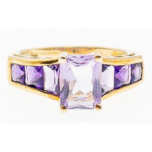 9 - Two attractive yellow gold 375 stamped rings, one with attractive purple amethyst style stones ring ... 