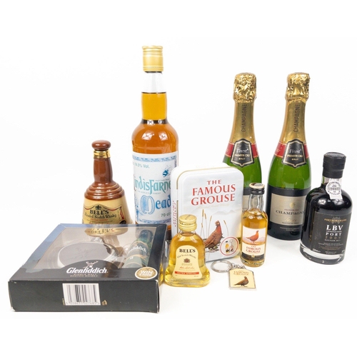 662 - Small mixed lot a bottle of LINDISFARNE MEAD, two half bottles of CHAMPAGNE , a 200ml bottle of PORT... 