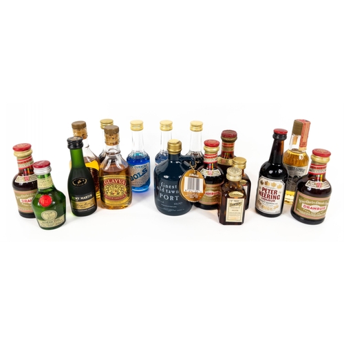 670 - A collection of miniatures to include 4 bottles of DRAMBUIE (one vintage), 2 bottles of COINTREAU (o... 