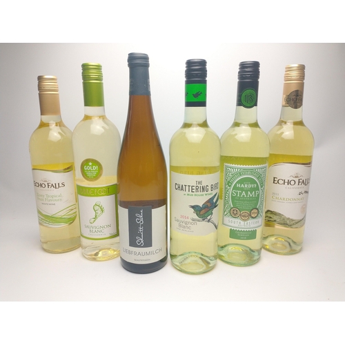 686 - Five bottles of white wine to include 3 CALIFORNIAN - 1 each of Echo Falls CHARDONNAY, Echo Falls Ze... 