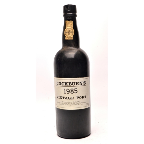 689 - COCKBURNS VINTAGE PORT 1985 75cl- - seal intact - good condition -
All came from a passionate whisky... 