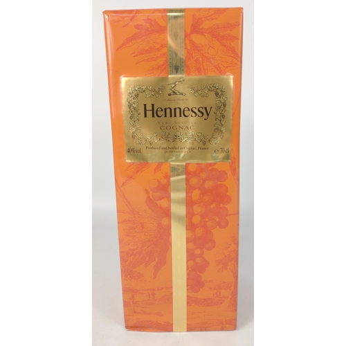 709A - HENNESSY COGNAC 40% volume 70cl still in original box unopened. The item is sold as described and we... 