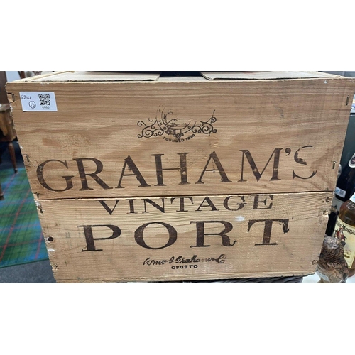 726 - A wooden empty case of GRAHAM'S VINTAGE PORT with a cardboard liner intact - dimensions 40cm  32cm x... 