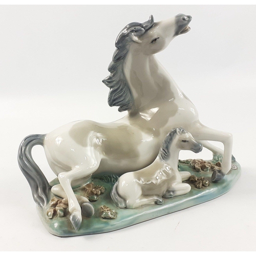 145 - MIRETTE Horse & Foal figure. 24x18x9 cm approx.  Made in Spain, attractive group.  No damage.#15... 