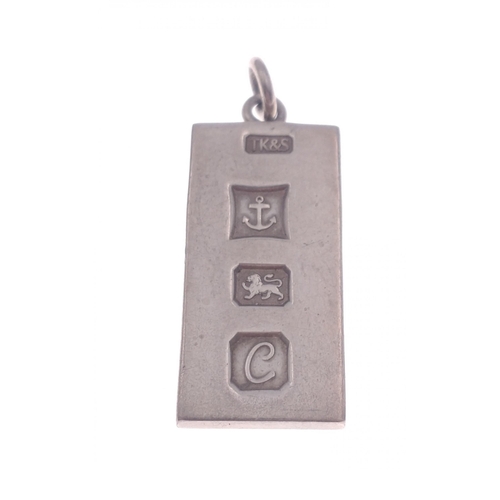 33 - A sterling silver ingot hallmarked Birmingham 1977 by Toye, Kenning & Spencer, weight 10.5g 2.5g... 