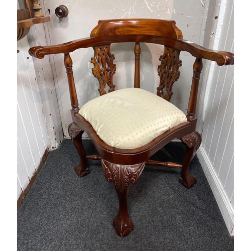 368 - A BEAUTIFUL ORIENTAL ROSEWOOD corner chair with hand carved legs and rounded back support - nice qua... 