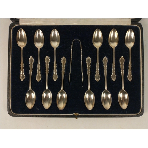 71 - A boxed set of 12 silver teaspoons and pair of tongs, hallmarked London 1920, weight 142g#82