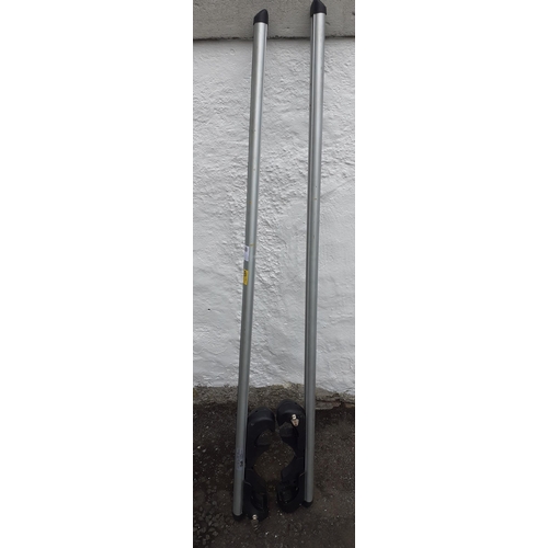 189 - A pair of EAGLE 1350 locking roof bars supplied with keys#172