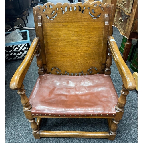 415 - An UNUSUAL! VICTORIAN low oak armchair/table with a brown leather seat pad - dimensions 2ft wide x 2... 