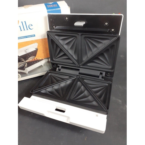 6 - Breville SG23 White sandwich toaster in box.AS IN NEW CONDITION!! - great for beans n cheese toastie... 