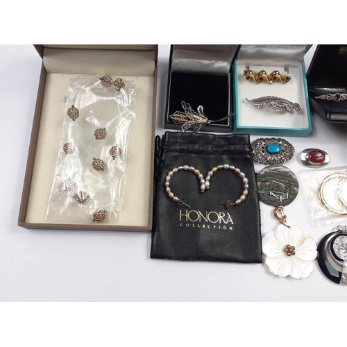 128 - A mixed collection of jewellery including a pair of silver gilt hoop earrings (4cm dia), a pair of I... 