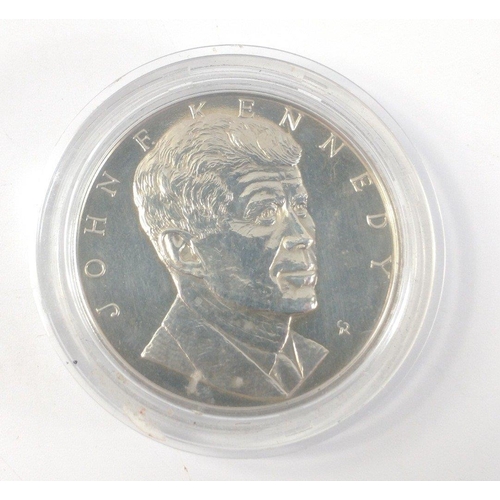 151 - JOHN F KENNEDY Silver commemorative coin / medal by Franklin Mint.  Encapsulated 26g in mint unc gra... 