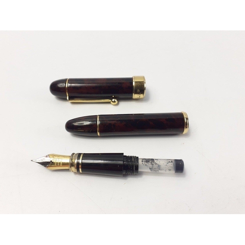 163 - Vintage HILL Fountain pen in lovely deep maroon mottled finish with gilt mounts.  West German Iridiu... 