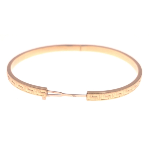 25 - A 750 stamped yellow gold Greek key design bracelet, outer dia 6cm, weight 7.89g#25