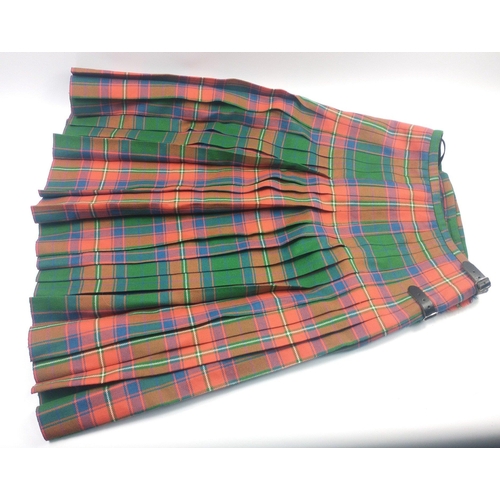 232 - A pure wool kilt from GEOFFREY (TAILOR) of Edinburgh, waist size approx 72 cm, length 74cm, as new c... 