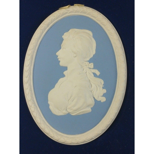 292 - A limited edition (404/2000) boxed presentation plaque of WEDGWOOD Jasperware commemorating the wedd... 