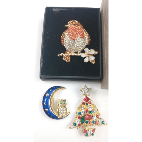 301 - A small collection of blingish brooches to include a robin (4cm approx) by 'DM', an owl sitting on a... 