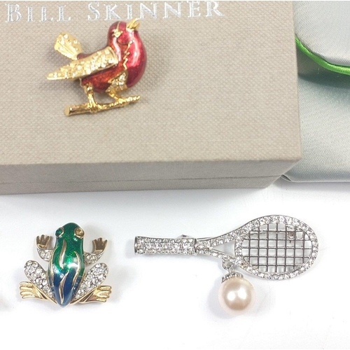 301 - A small collection of blingish brooches to include a robin (4cm approx) by 'DM', an owl sitting on a... 