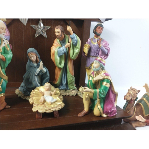 313 - Establish a new family Christmas tradition with this complete quality 14 piece Franklin Mint NATIVIT... 