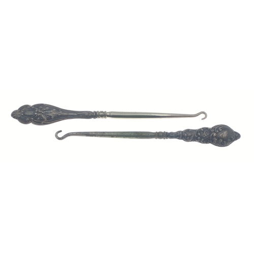 168 - Two ANTIQUE button hooks, one silver handled with Hallmark - dimension of the longest 18cm approx - ... 