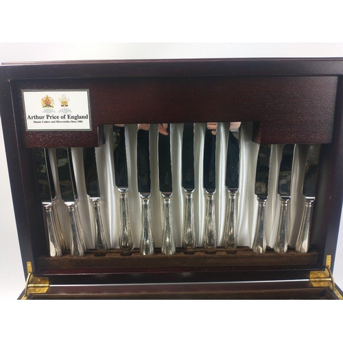 171 - A SILVER hallmarked, Sheffield 2001, canteen of cutlery by ARTHUR PRICE for 8 persons, gross weight ... 