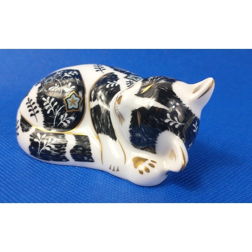 246 - ROYAL CROWN DERBY collector's guild paperweight - 'Misty' with gold stopper from 2002, no damage 9cm... 