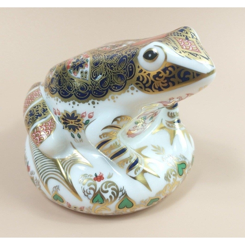 250 - A ROYAL CROWN DERBY limited edition (2687/4500) OLD IMARI FROG paperweight from 1997 with gold stopp... 