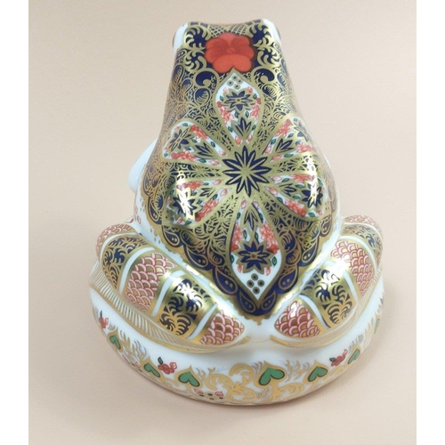 250 - A ROYAL CROWN DERBY limited edition (2687/4500) OLD IMARI FROG paperweight from 1997 with gold stopp... 