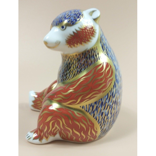 252 - A ROYAL CROWN DERBY honey bear paperweight with gold stopper, no damage 11cm tall approx#252