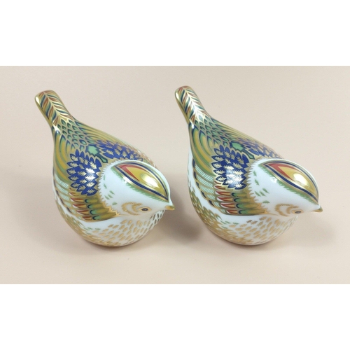 254 - A pair of ROYAL CROWN DERBY collectors' guild firecrest paperweights from 1999 with gold stoppers, n... 