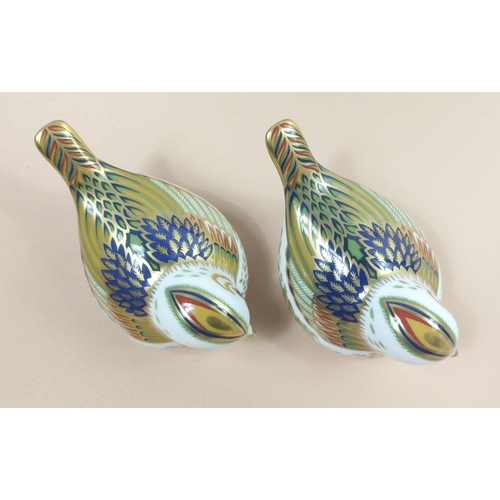 254 - A pair of ROYAL CROWN DERBY collectors' guild firecrest paperweights from 1999 with gold stoppers, n... 