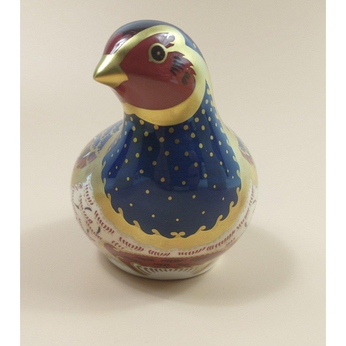 255 - A ROYAL CROWN DERBY limited edition (4207/4500) partridge paperweight from 1999 with gold stopper, s... 