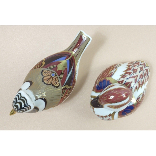 258 - Two ROYAL CROWN DERBY birds - a collectors guild Crested Tit 2001 paperweight (11cm long) and an Ima... 