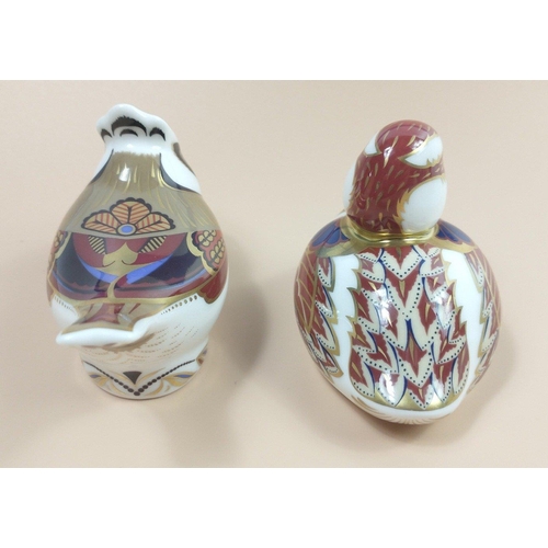 258 - Two ROYAL CROWN DERBY birds - a collectors guild Crested Tit 2001 paperweight (11cm long) and an Ima... 