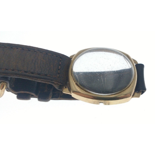 32 - Lovely original JW BENSON OF LONDON gents 9ct gold cased wristwatch. Watch is in good running condit... 