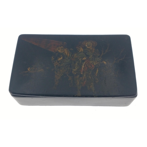 422 - An old lacquered box with three Oriental gentlemen depicted on the lid, inside has 3 sections, box m... 