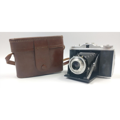 427 - An AGFA Isolette folding viewfinder film camera with an Agfa Agnar 85mm f/4.5 lens and a Vario shutt... 