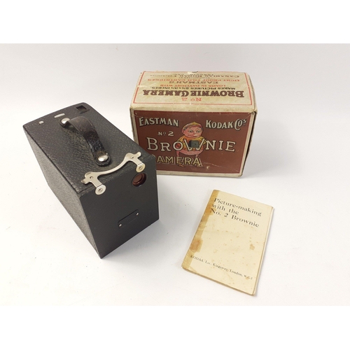 433 - An EASTMAN KODAK No.2 BROWNIE Camera in a super box with instructions. The box is a little worn but ... 