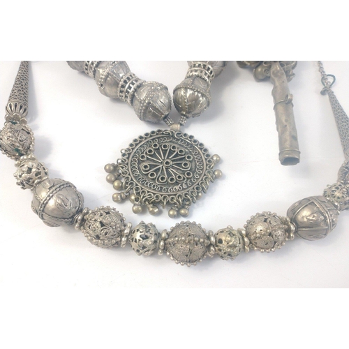 46 - Lovely little lot of Middle Eastern white metal Bedouin style jewellery from the Yemen.  Comprises s... 