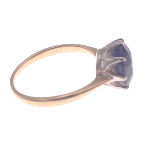 9 - LARGE Sapphire set ring hallmark indistinct yellow metal - sapphire measures 8mm diameter x 4mm dept... 