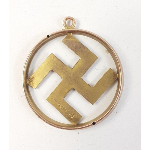 7 - A SWASTIKA pendant in 9ct gold with bright cut engraving. Indistinct makers stamp on rear with an R ... 