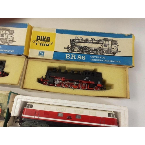 157 - A super desirable lot of 4 German built HO model railway locomotives, includes PIKO BR86 Locomotives... 