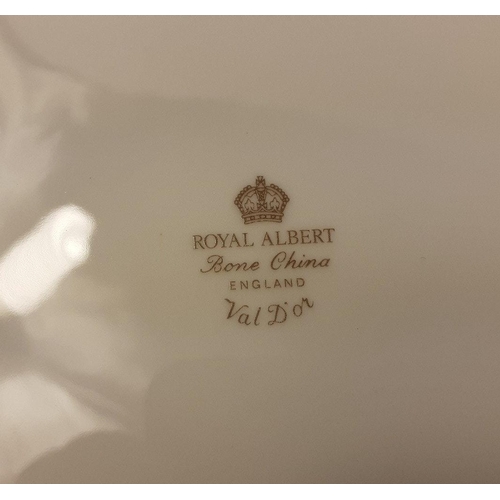 227 - In lovely condition and matching any décor a ROYAL ALBERT VAL D'OR tea/coffee service comprising 7 c... 