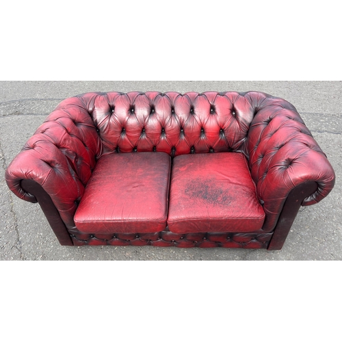 350 - FABULOUS! red leather effect CHESTERFIELD couch 2 seater#367