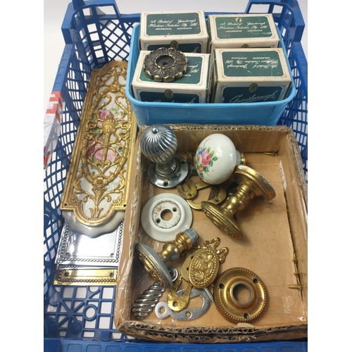 356 - A tray of door furniture to include 10 boxes of GAINSBOROUGH door handle plates, and various door kn... 