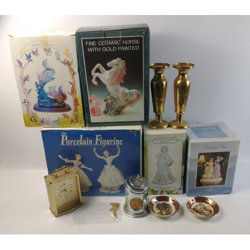 371 - A mixed box to include a 20 piece teaset, a Leonardo Nature Studies squirrels, a pair of ceramic bal... 