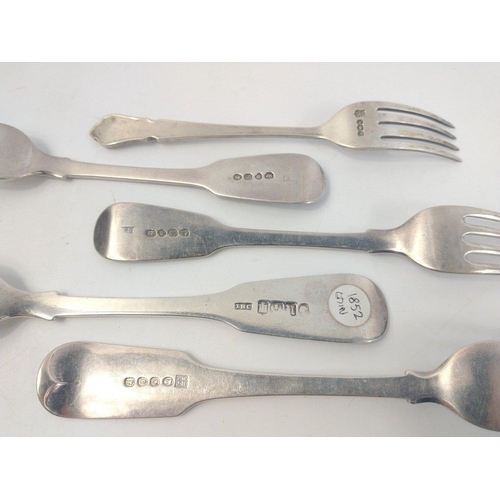 68 - A collection of five assorted forks to include a 1789 London silver fork, an 1852 Edinburgh silver f... 