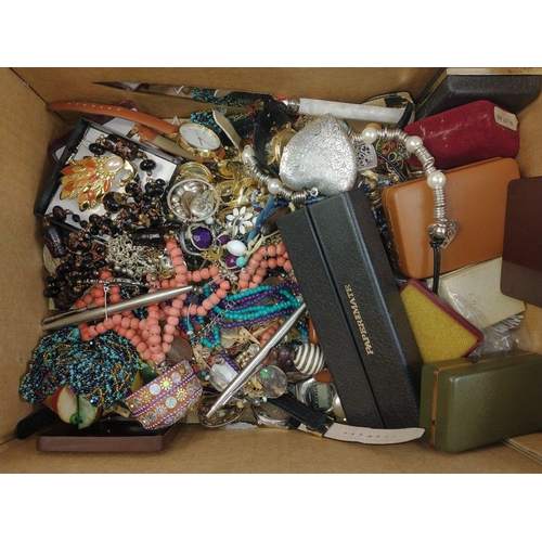 A PIRATES HOARD! A box of costume jewellery and other treasures to ...